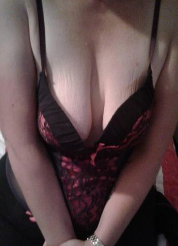 Lexi, 34 Caucasian female escort, Niagara Region